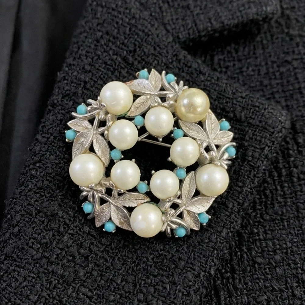 Vintage Sarah Coventry “Alaskan Summer” Silver Tone & Faux Pearl Brooch Pin
